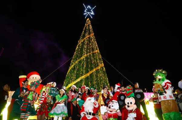 Realiza Gobierno de Cholula encendido del árbol navideño en la Plaza de la Concordia