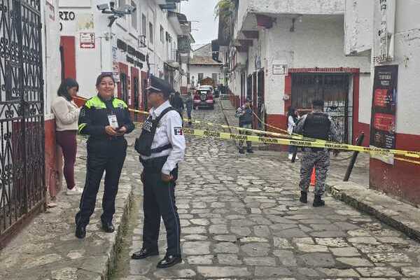 Asalto violento a caja de ahorro Tosepantomin deja dos heridos y un detenido en Cuetzalan