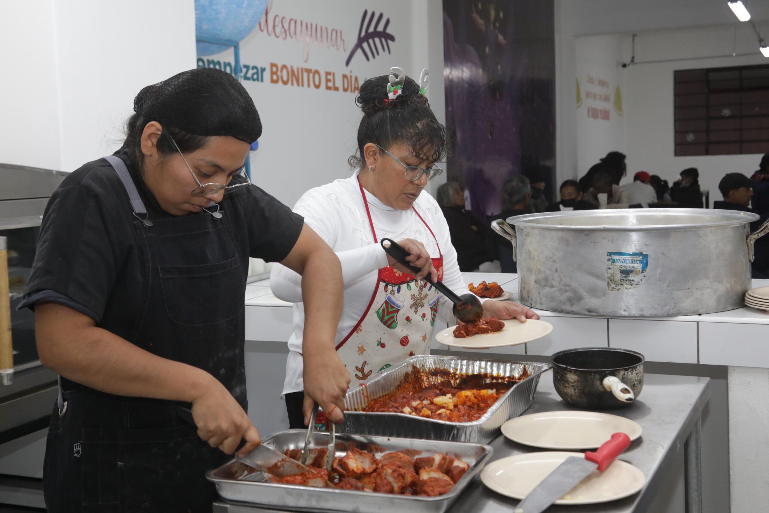 En Navidad, Dormitorio Municipal brinda servicio; ofrece cena y desayuno calientes