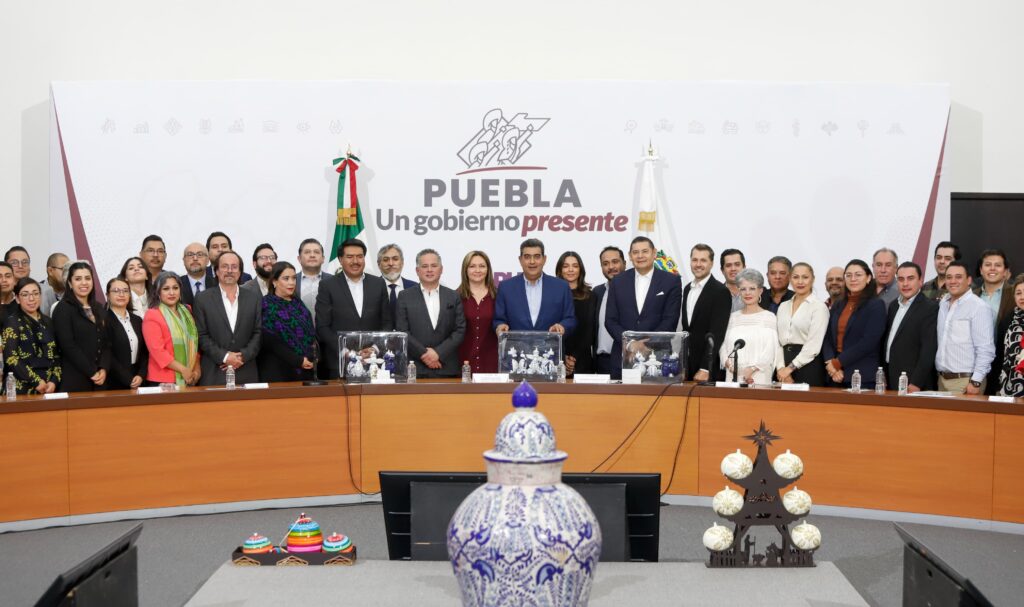 Gobierno de Puebla e IMPI entregan Certificado de la Indicación Geográfica de Esferas de Chignahuapan