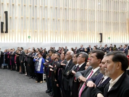 Esto son los líderes políticos, gobernadores e invitados que arroparon a Alejandro Armenta