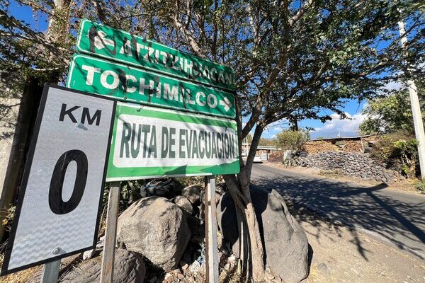 Alejandro Armenta supervisa rutas de evacuación del volcán Popocatépetl