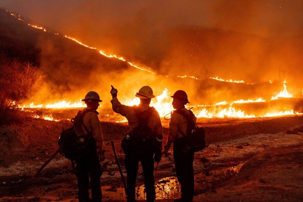 Aumenta el número de fallecidos por incendios en Los Ángeles