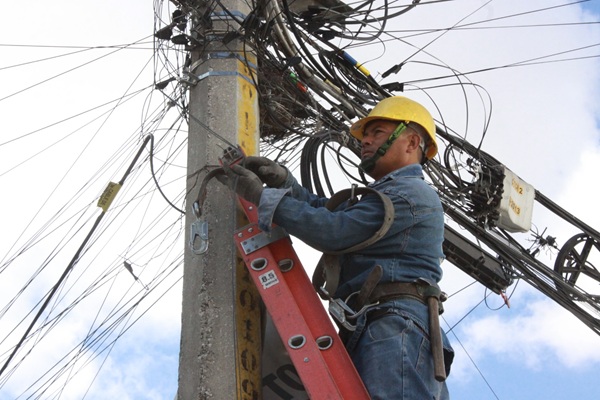 Ayuntamiento de Puebla retira 12 mil metros lineales de cable sin servicio o en desuso en la U.H. La Margarita