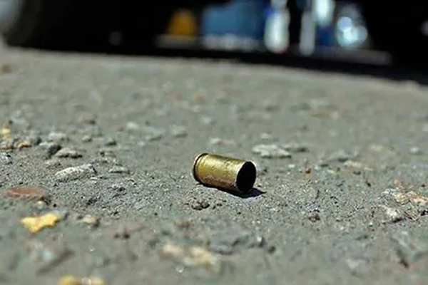 Balean a un hombre en zona de venta de discos piratas en la Central de Abasto de Puebla