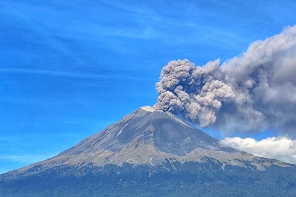 Caída de ceniza del Popocatépetl afecta municipios del norte de Tlaxcala