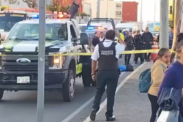 Conductor de grúa de SSC Puebla atropella y mata a hombre alcoholizado en Prolongación Reforma