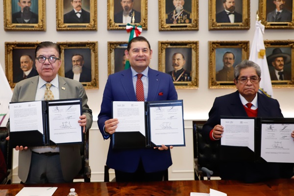 Gobierno de Puebla firma convenio con el INAP y con el IAP para capacitación de servidores públicos