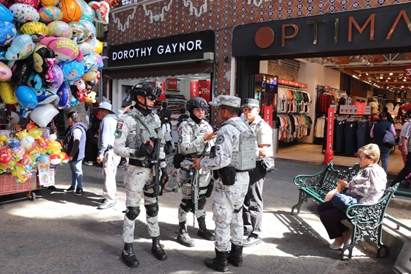 Guardia Nacional y Sedena toman el Centro Histórico de Puebla para liberar calles de ambulantes