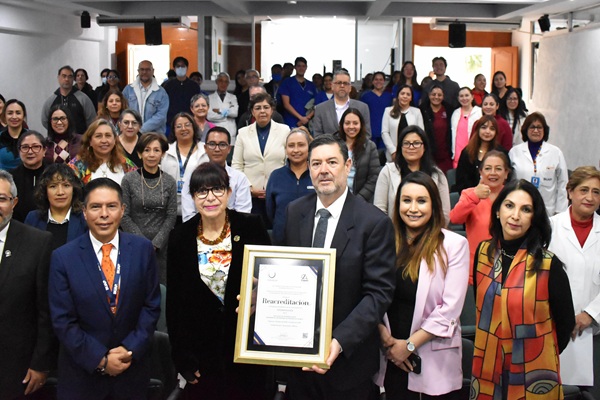 Recibe Licenciatura en Estomatología reconocimiento del CONAEDO